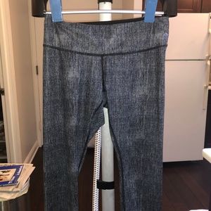 Black/White Lululemon Cropped Leggings